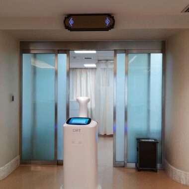 Robot phun khử trùng